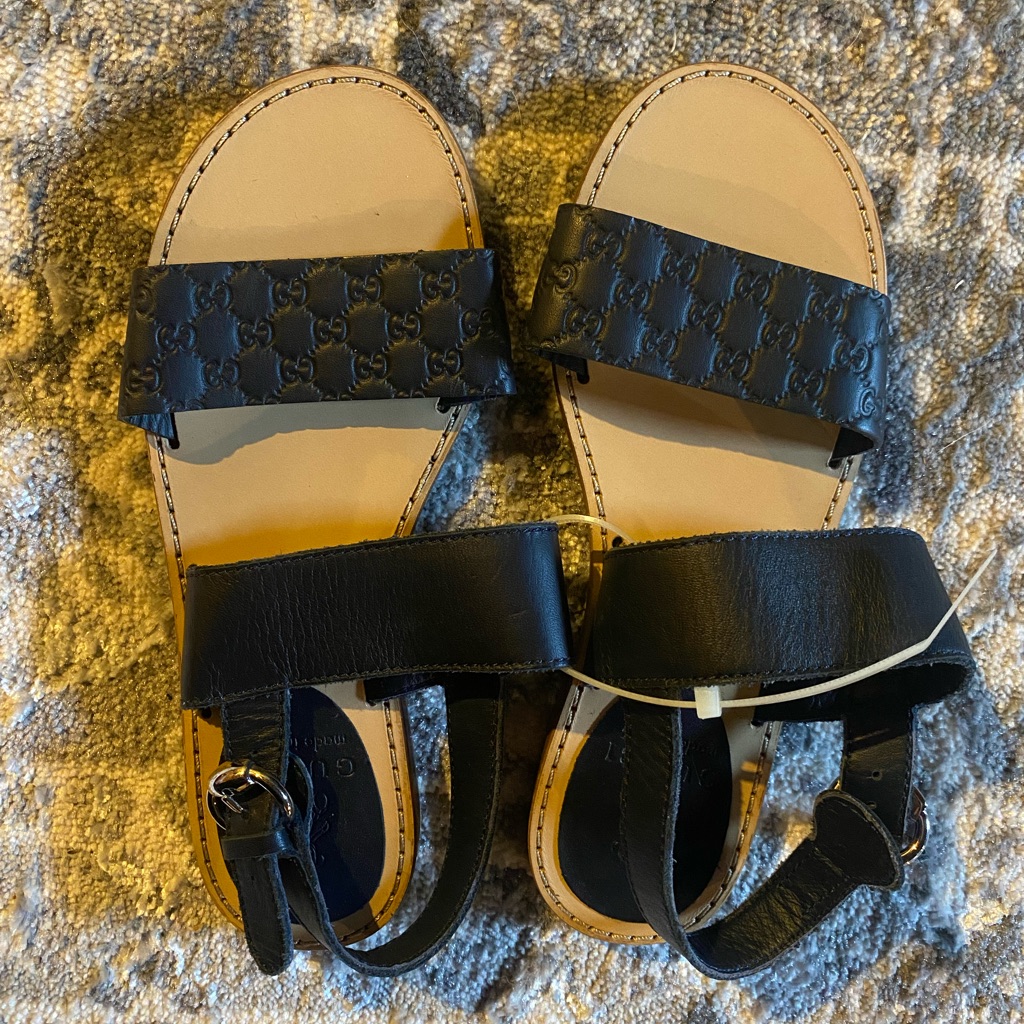 Girls Gucci Sandals, Size 1.